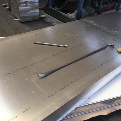 Goede prijs. China Aluminiumplaat 1100 1050 1060 1070 3003 5052 5083 6061 7075 met snij- en lasdiensten Aluminiumplaten online