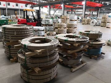 Goede prijs. Opgepoetst de Rolss van de Roestvrij staalstrook Staal 439mm 0.8mm 2D Breedte als Customzied online